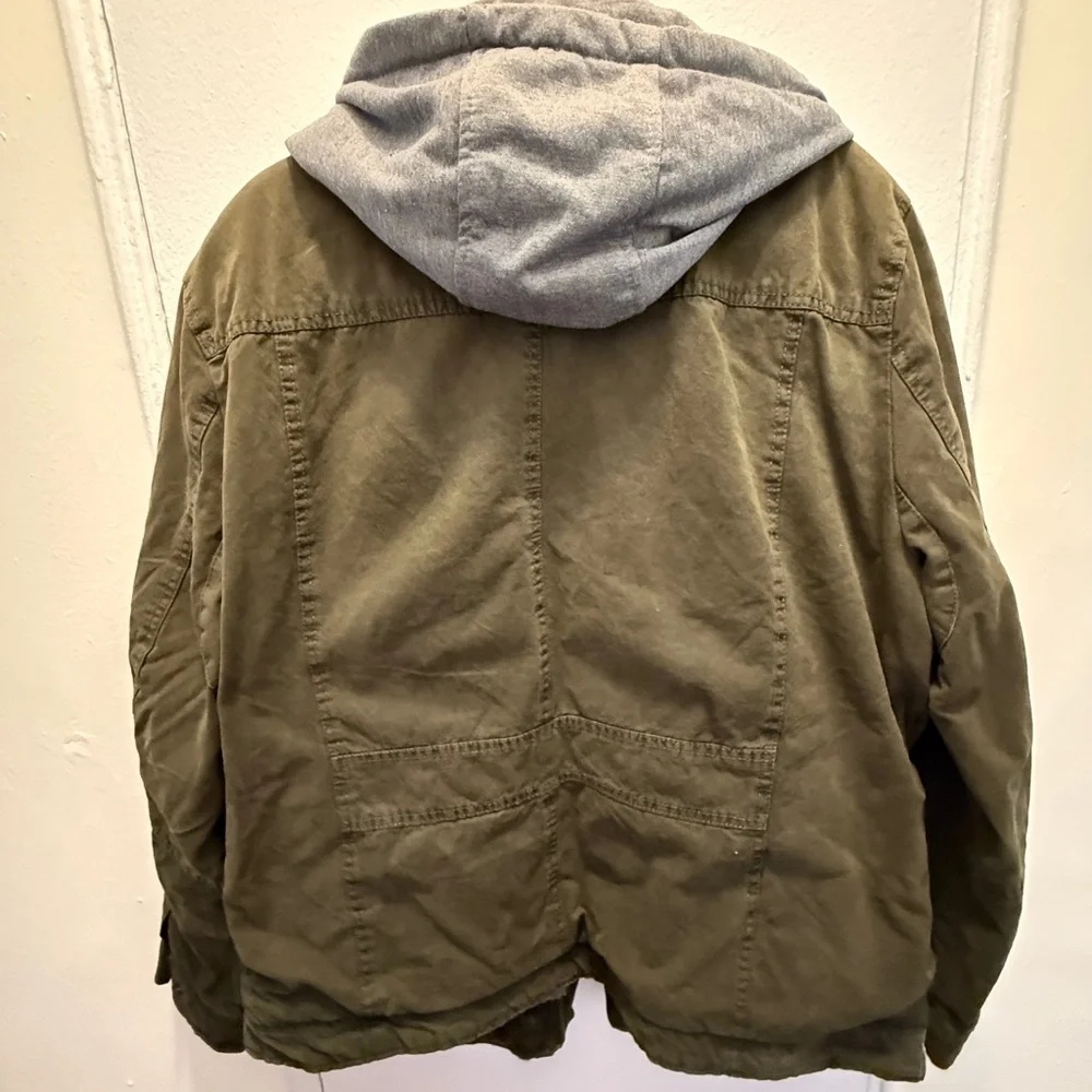 Vintage Levi's green trucker jacket with grey hood and fleece lining - Picture 7 of 10